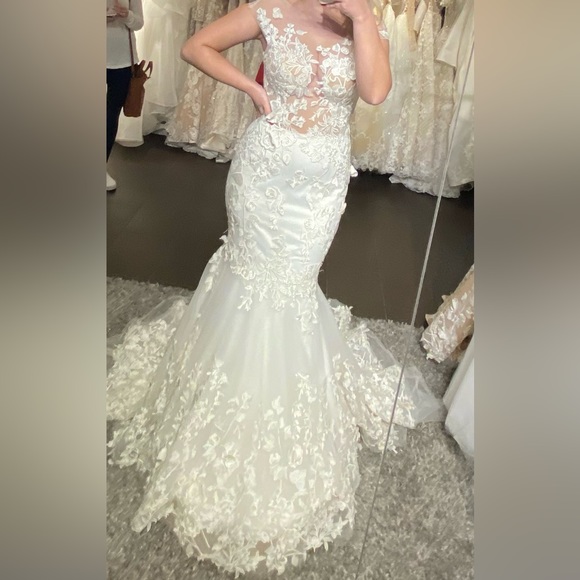 BEAUTIFUL MILA NOVA WEDDING DRESS | NEVER WORN - Picture 1 of 7